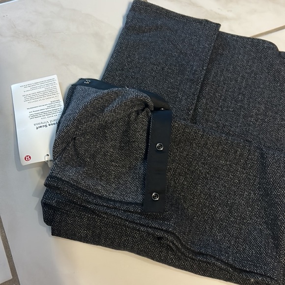 Lululemon Rulu Vinyasa Scarf or wrap. New w/tags - Picture 4 of 4